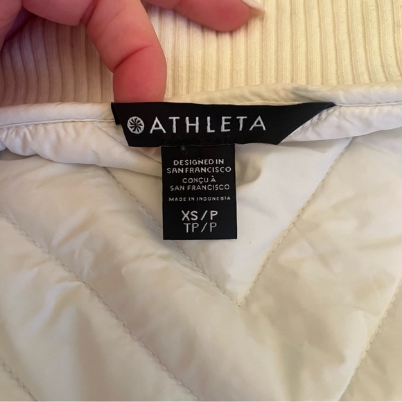 ATHLETA Mendocino Quilted Belted Light Puffer Coat Color Magnolia White Size XS - Picture 14 of 16